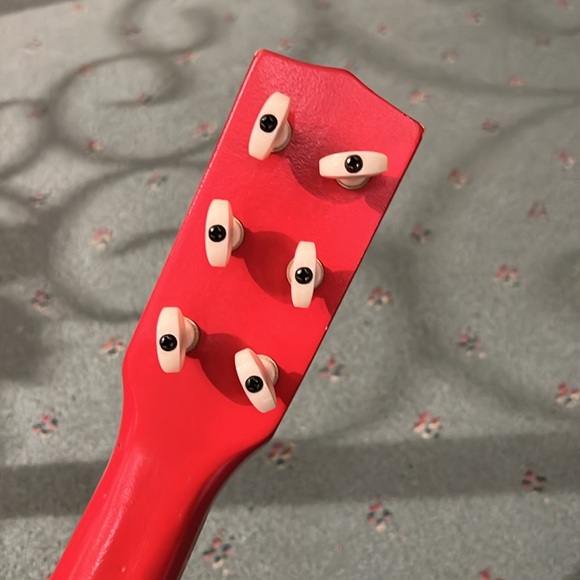 Discoveroo Guitar - Picture 6 of 9